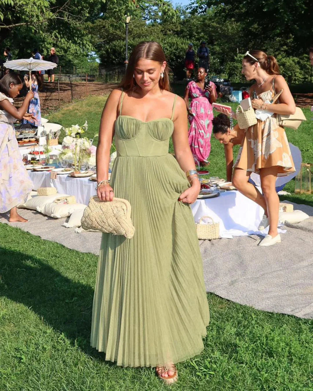 Olivia | Robe midi plissée à dos nu