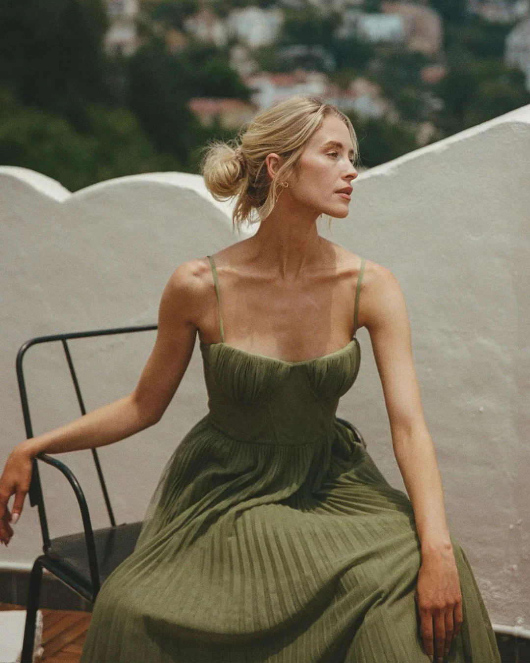 Olivia | Robe midi plissée à dos nu