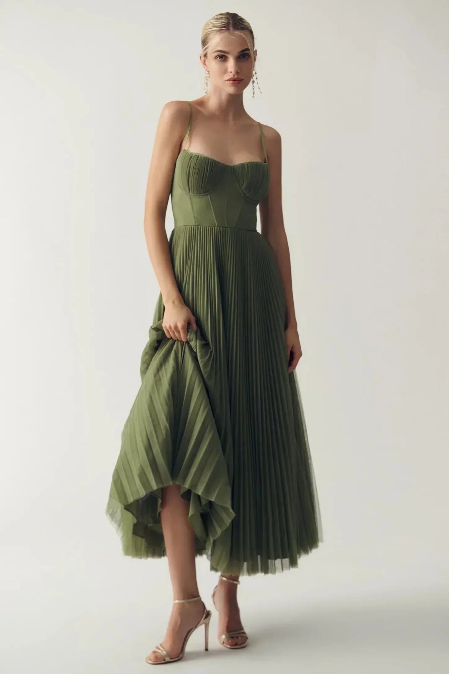 Olivia | Robe midi plissée à dos nu