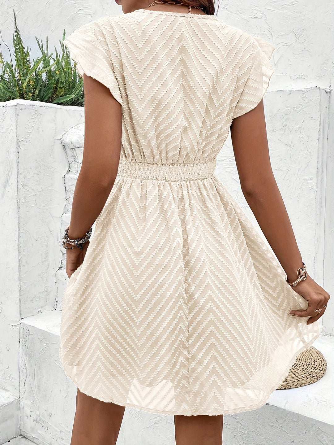 Camille – Robe Courte Élégante à Encolure Cœur