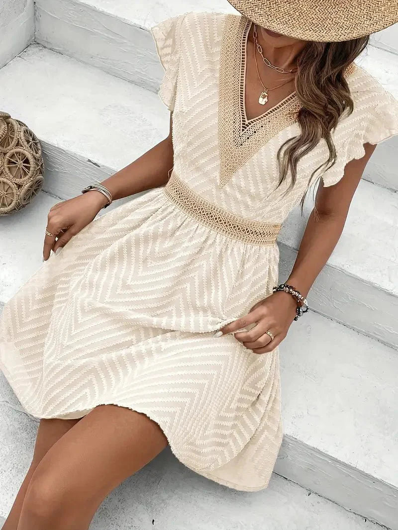 Camille – Robe Courte Élégante à Encolure Cœur
