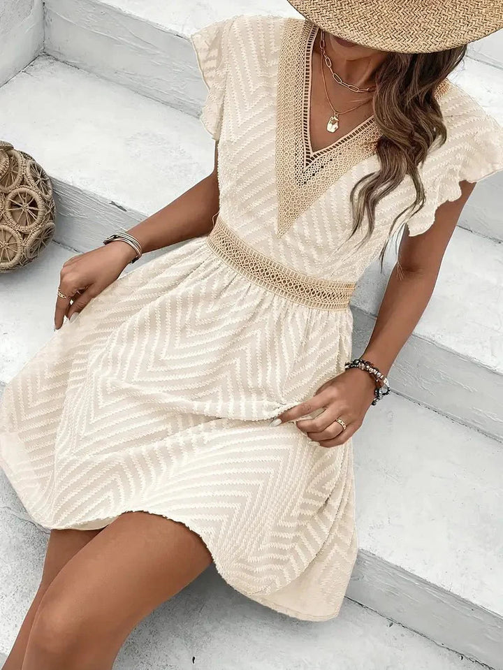 Camille – Robe Courte Élégante à Encolure Cœur